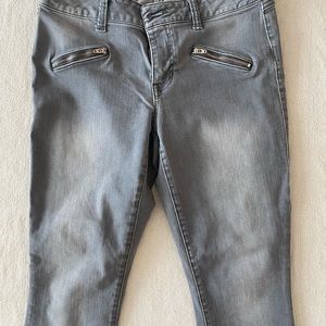 Grey, size 6, CAbi skinny jeans